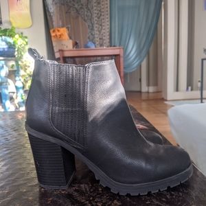 Sam & Libby Black Chunky Booties